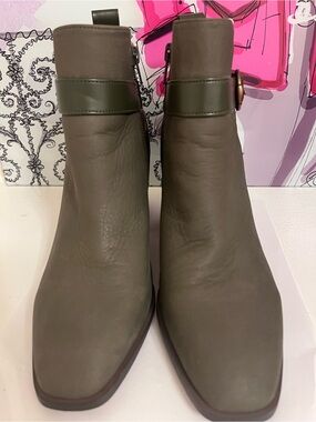Vionic Women's Olive Green Suede Ankle Boots Size 7.5 Worn Once